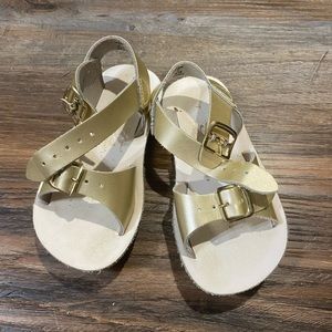 Sun sans size 7 in Excellent condition